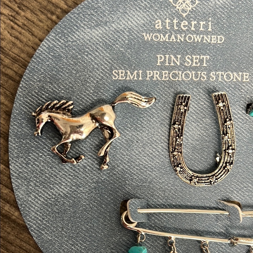 Arteries | Equestrian Brooch Set - Picture 4 of 6